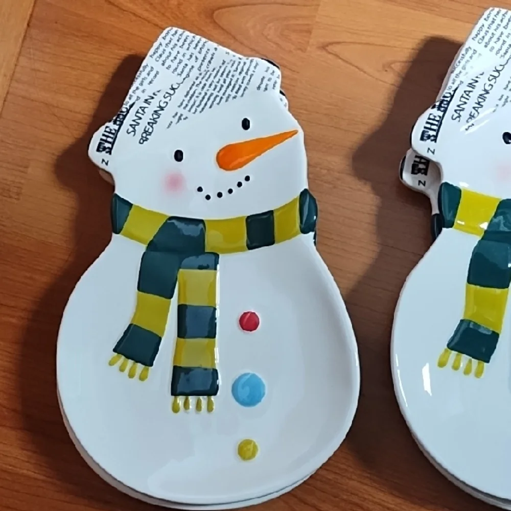 Sur La Table 4 Snowman Ceramic Plates darling!!!